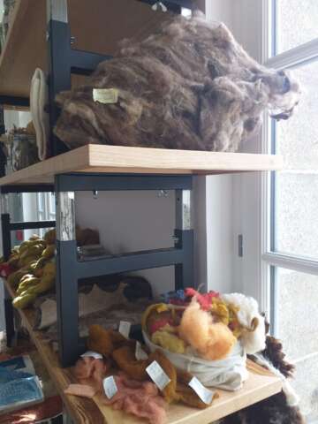 Quartier Rouge - EXPOSITION LABORATOIRES D’ARTS TEXTILES ET ADVENTICES - Échantillons de laines teintées